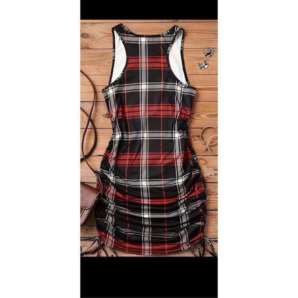 Beautiful plaid style dress with drawstring for the perfect fit every time size - Picture 6 of 9